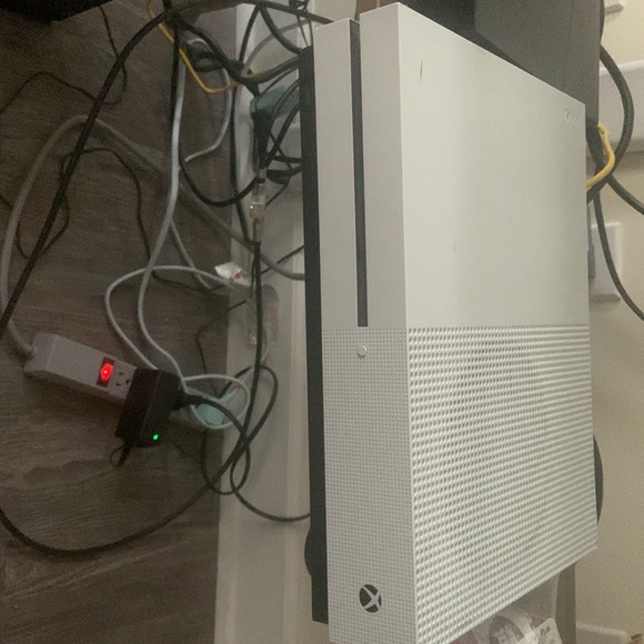 Xbox w/ madden 23 and controller